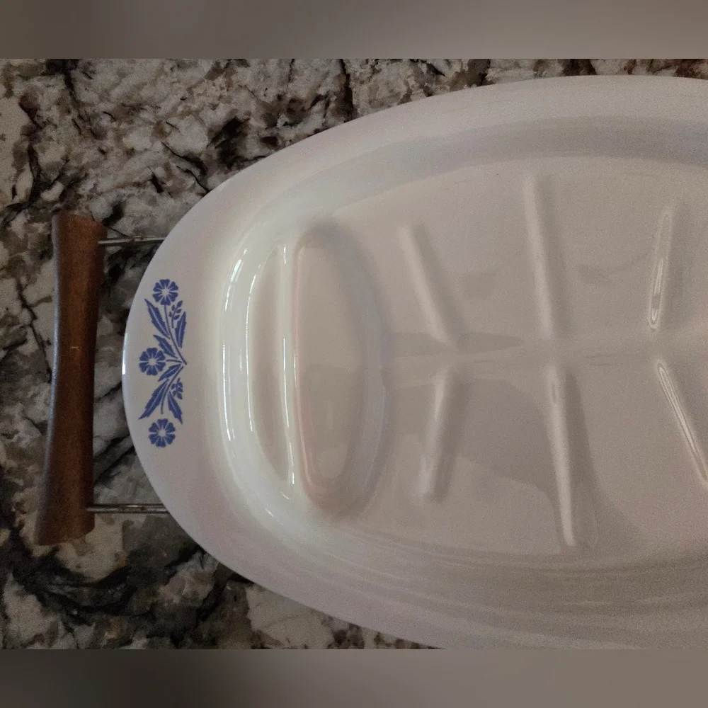 Vintage Corning Ware Blue Cornflower P-19 Meat Platter Wood Handled Metal Caddy